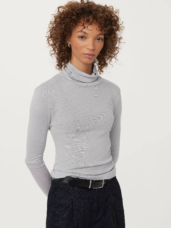 The Slim Fit Turtleneck in Icy Grey