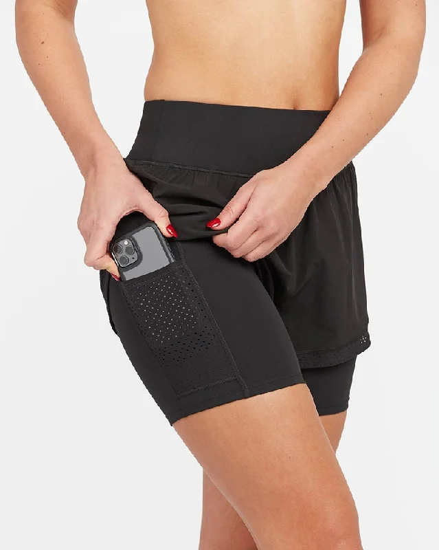 Spanx The Get Moving Shorts In Black